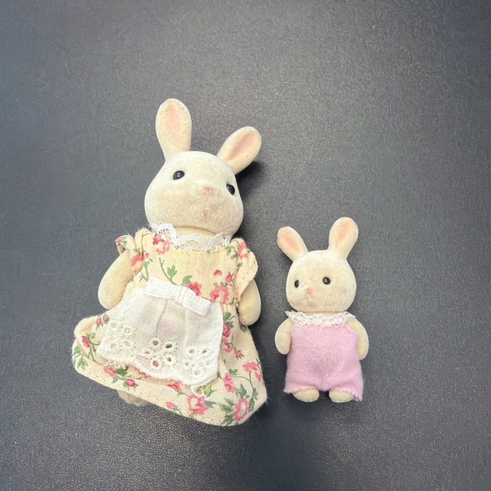 Calico Critters Rabbit Mother Baby Set Floral Dress Figures Sylvanian Families - Picture 1 of 4